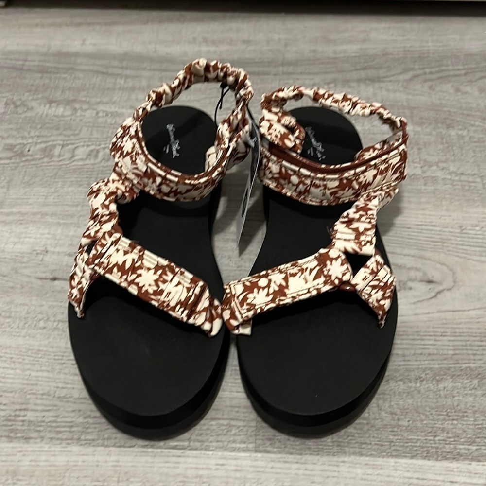 UNIVERSAL Thread ladies sandals